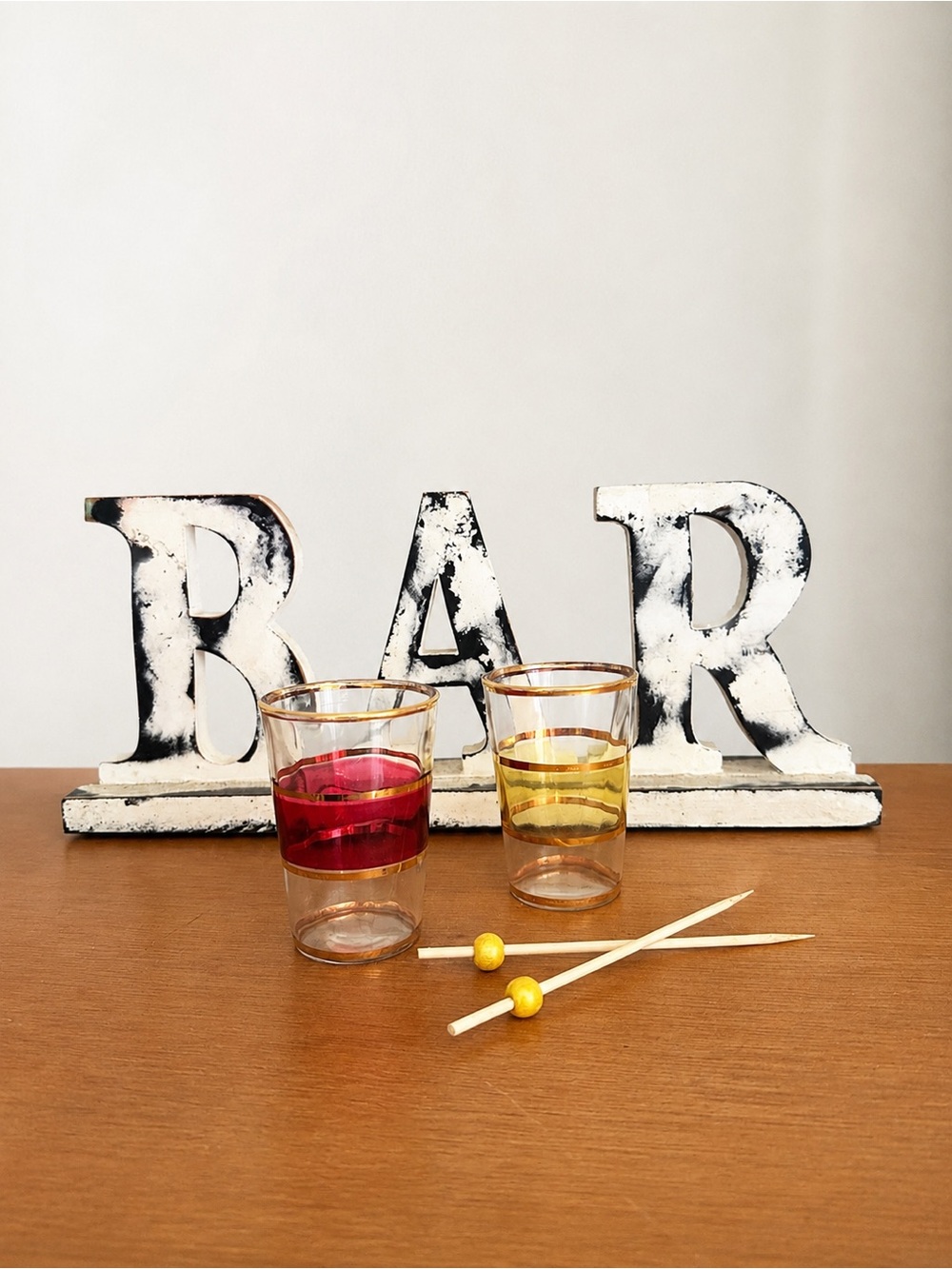🍸 Rustic BAR Sign + 2 Vintage-Style Gold Rim Glasses – Home Bar Decor Set